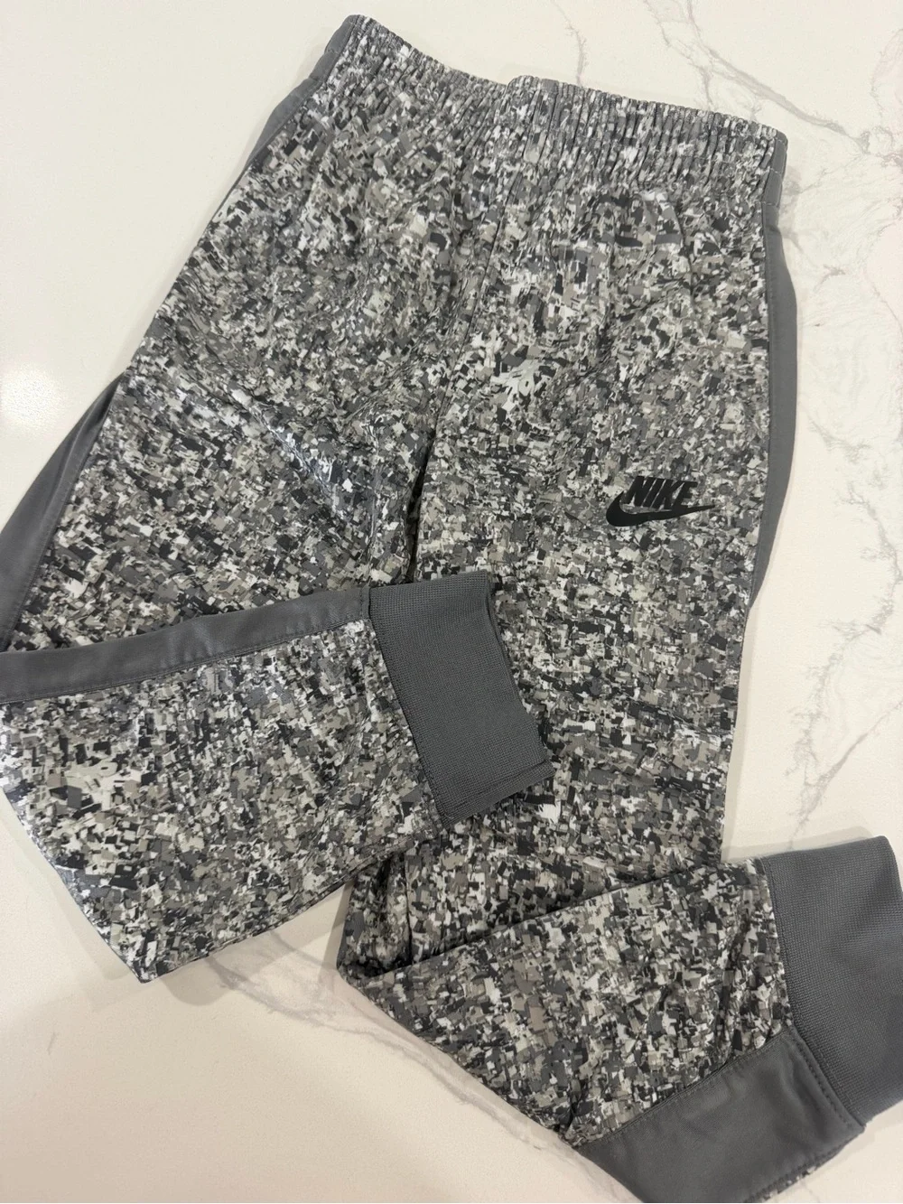 Nike Boys Digital Confetti Print Jogger Pants Gray Camo Size Small 4/5